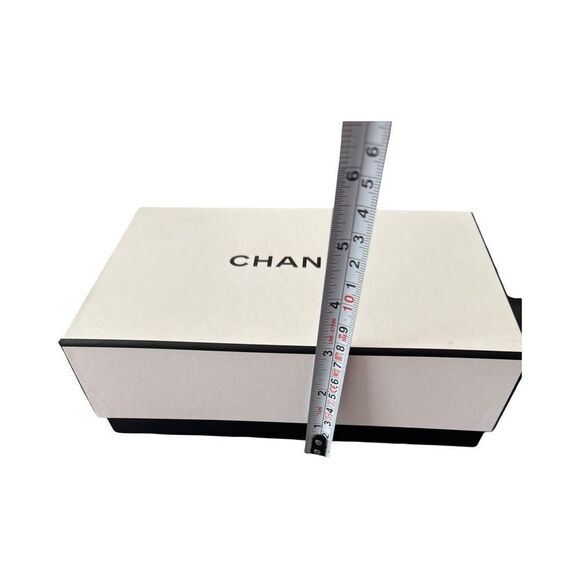 AUTHENTIC CHANEL BOX - Picture 4 of 4